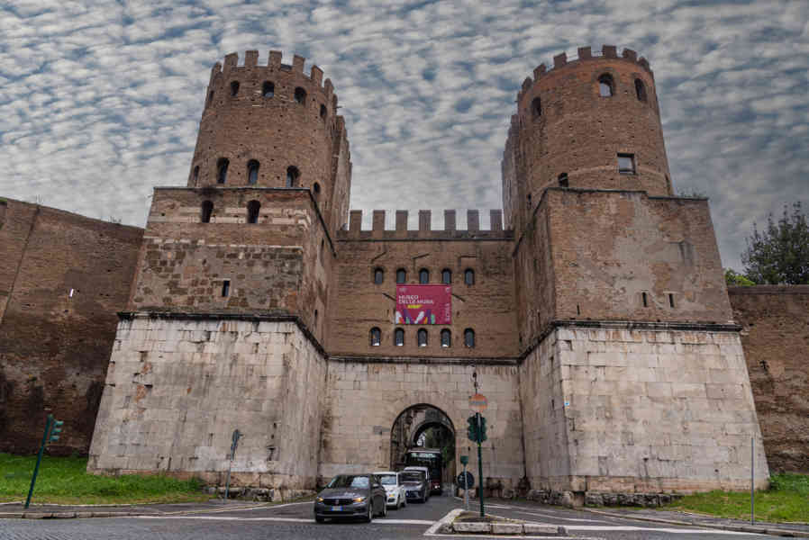 279 - Italia - Roma - Puerta de San Sebastián.jpg